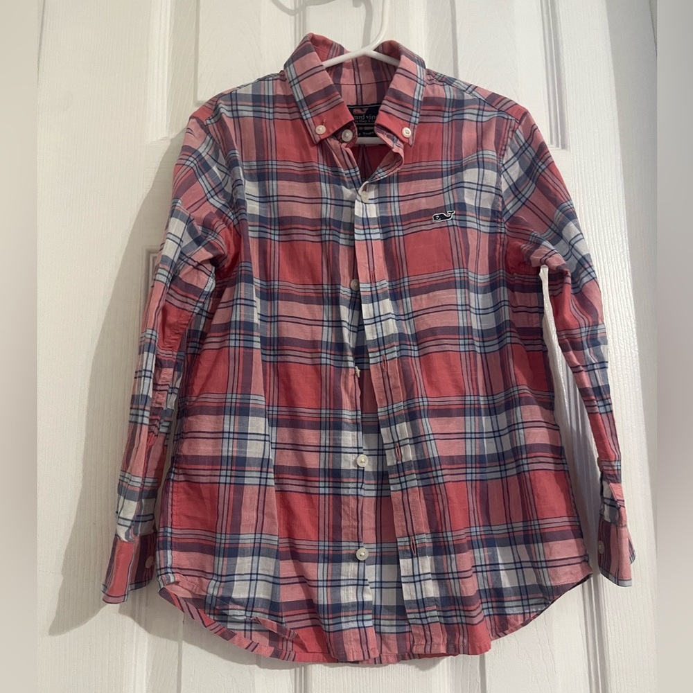 Like new Vineyard Vines pink and blue plaid button down shirt. Boys size 6